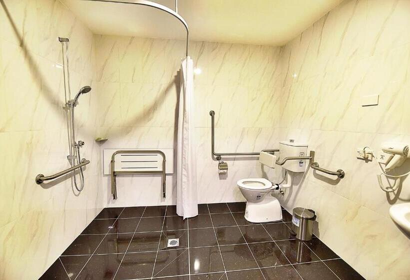 اتاق اجرایی با تخت بزرگ, Megaboom City