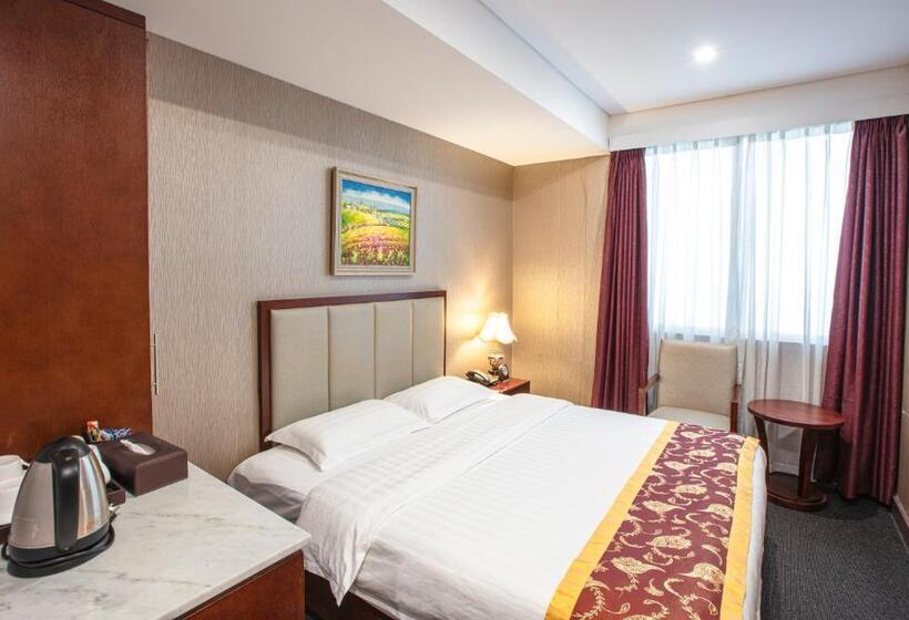 اتاق لوکس با تخت بزرگ, Megaboom City