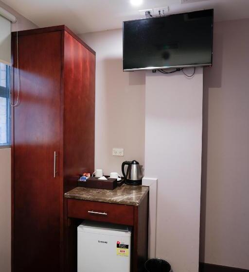 اتاق اکونومی یک تخته, Megaboom City