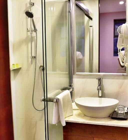 اتاق اکونومی یک تخته, Megaboom City