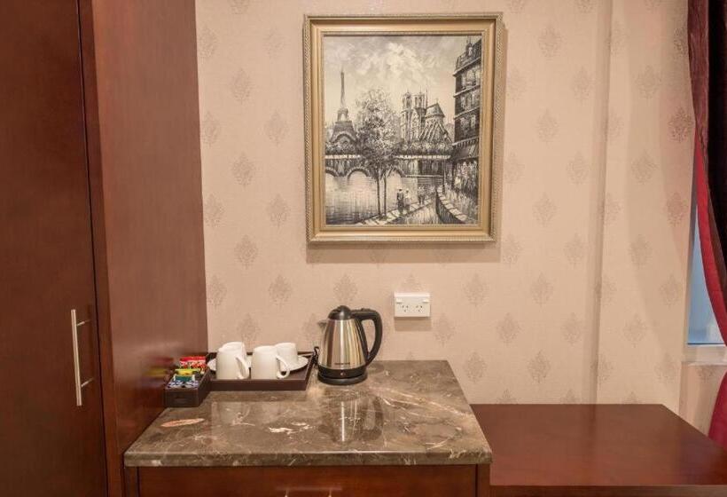 اتاق اکونومی یک تخته, Megaboom City