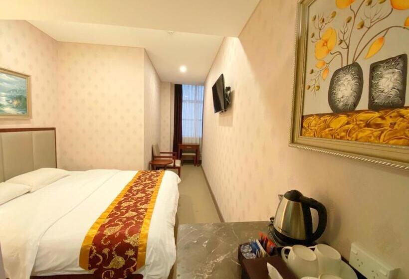 اتاق اکونومی, Megaboom City