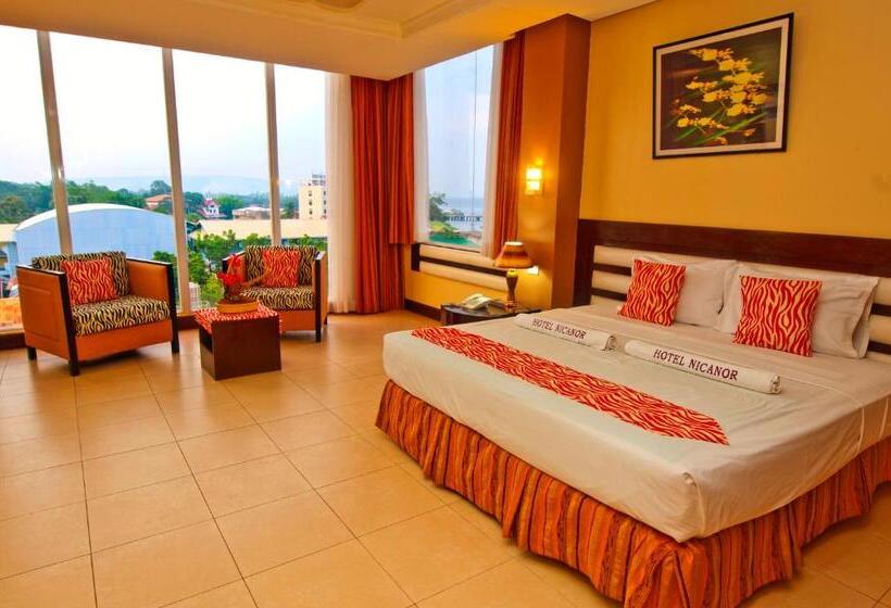 سوییت با چشم‌انداز دریا, Nicanor