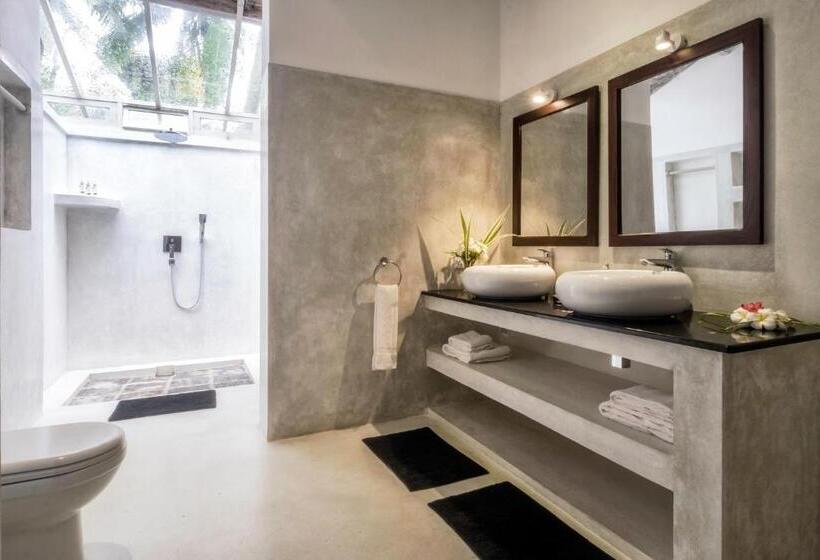 חדר סופריור נוף לים, Satin Doll