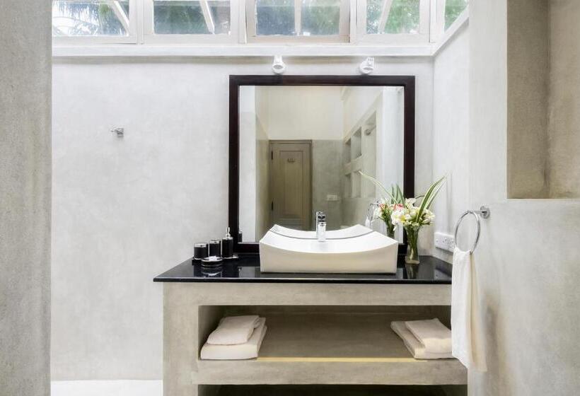 חדר דלוקס נוף לים, Satin Doll