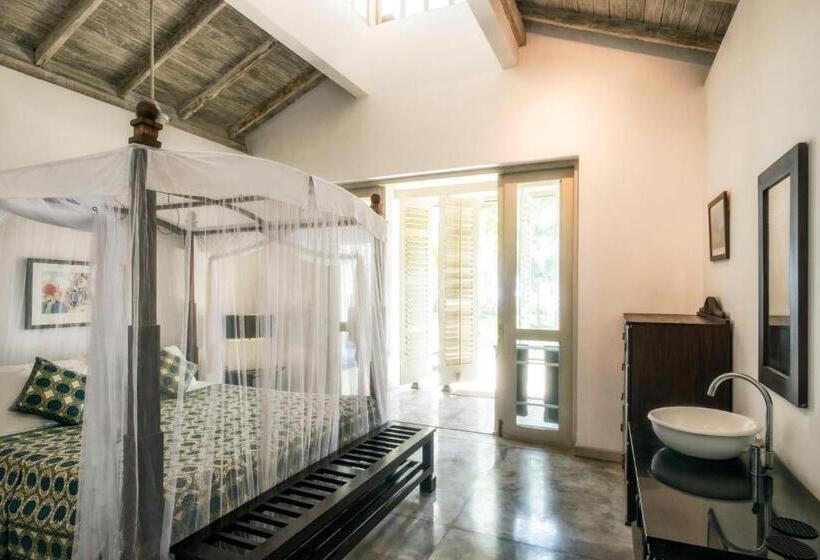 חדר דלוקס נוף לים, Satin Doll