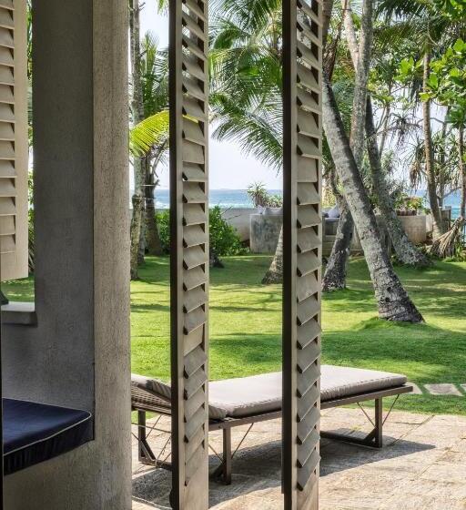 חדר דלוקס נוף לים, Satin Doll