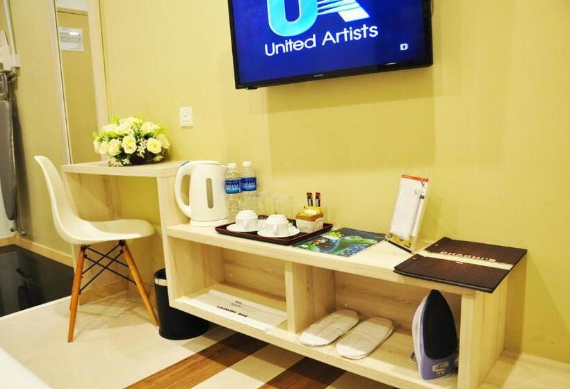 Номер Deluxe, Valya