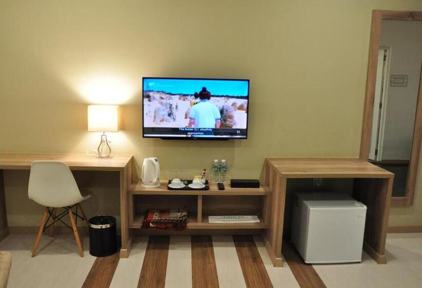 Номер Deluxe, Valya