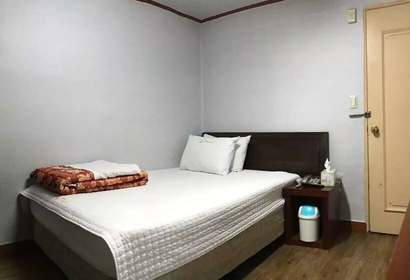 اتاق استاندارد, J Motel
