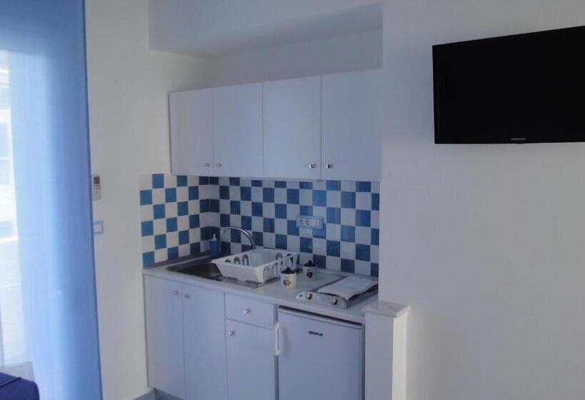 Family studio with sea view, Mediterraneo