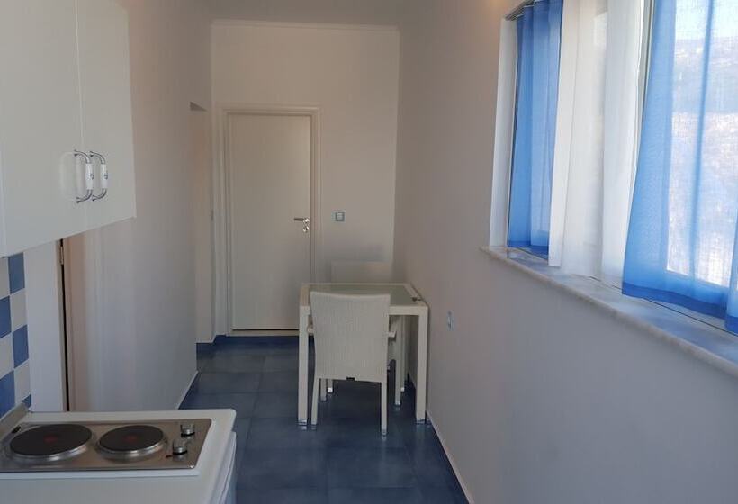 آپارتمان 2 خوابه با چشم‌انداز دریا, Mediterraneo
