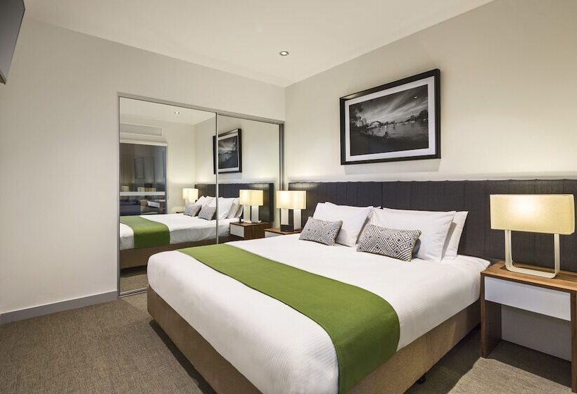 Студия Стандарт, Quest Chatswood