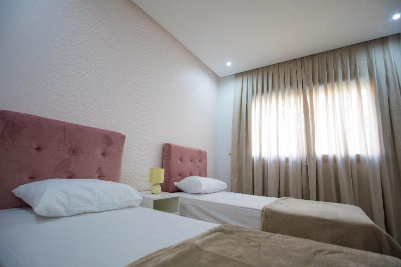 이그제큐티브 스튜디오, Quest Chatswood