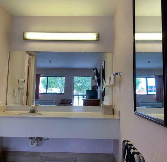 Номер Deluxe Кровать Кинг, Regency Inn