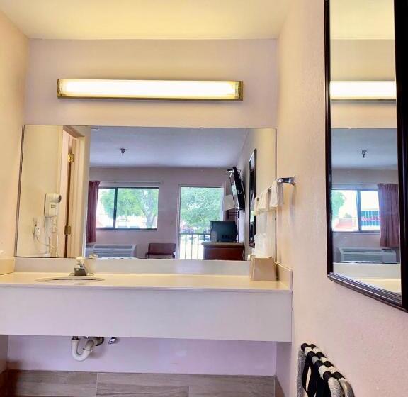 Номер Deluxe, Regency Inn