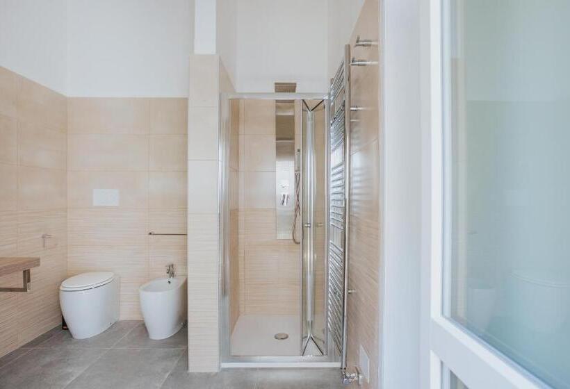 اتاق لوکس با وان آب گرم, B&b Nuovo Reale   Centro Storico
