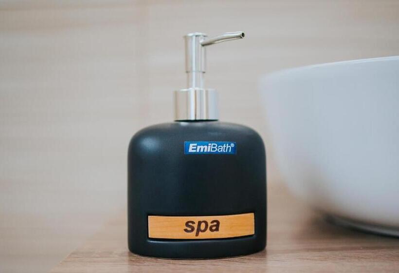 اتاق لوکس با وان آب گرم, B&b Nuovo Reale Centro Storico