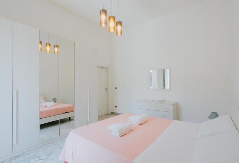 اتاق لوکس با وان آب گرم, B&b Nuovo Reale Centro Storico