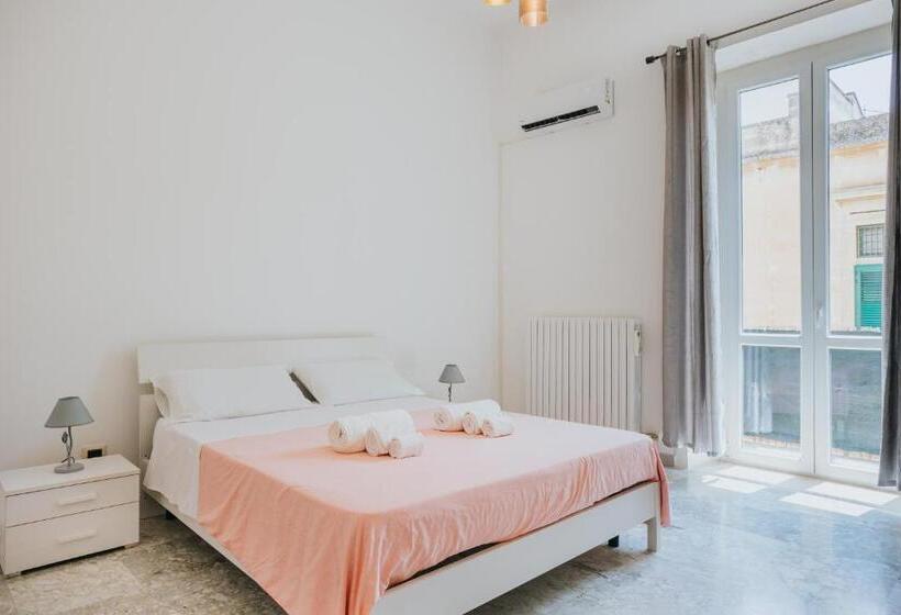 اتاق لوکس با وان آب گرم, B&b Nuovo Reale Centro Storico