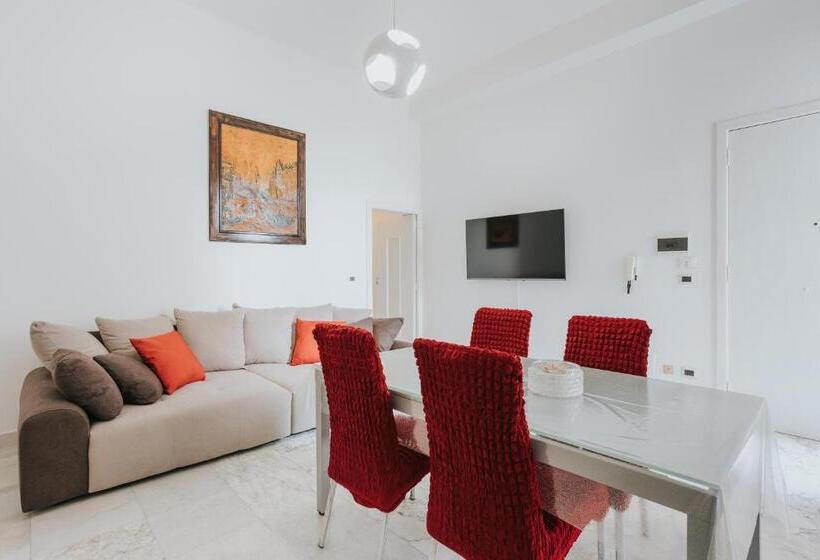 اتاق لوکس با وان آب گرم, B&b Nuovo Reale Centro Storico