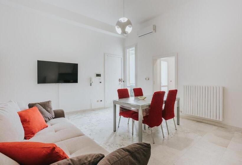 اتاق لوکس با وان آب گرم, B&b Nuovo Reale Centro Storico