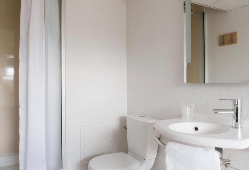 חדר קלאסי לשלושה, B&b Hotel Saint Quentin