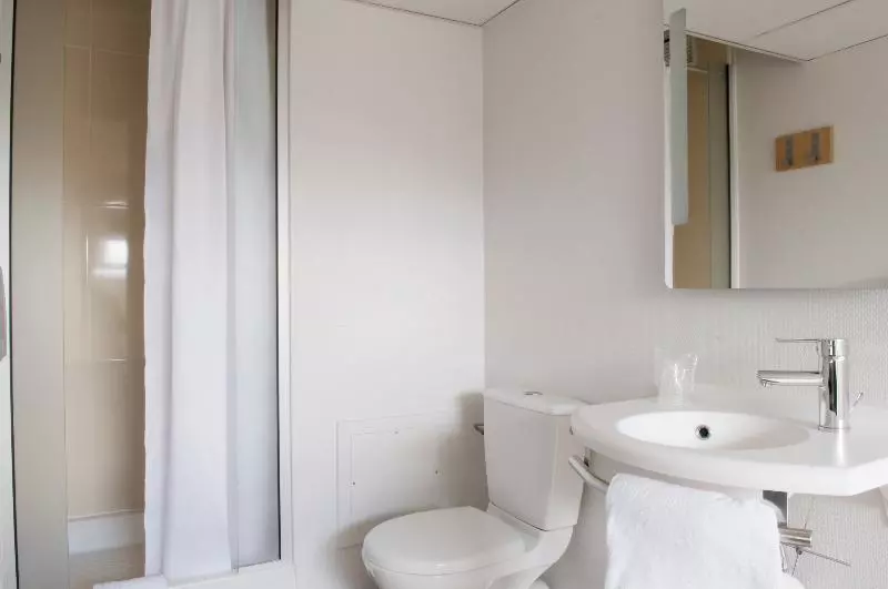 Standard Kolmen Hengen Huone, B&b Hotel Saint Quentin