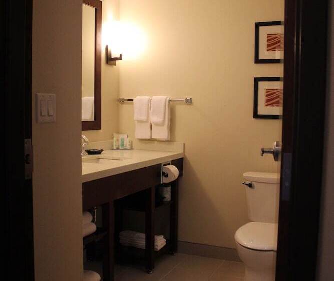 جناح إدارى, Comfort Inn & Suites Edmonton International Airport