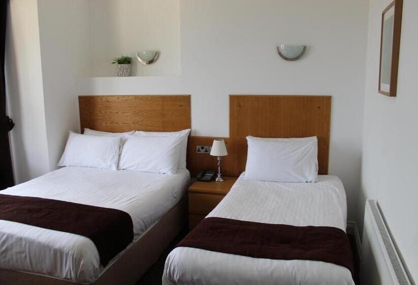 Triple Room Sea View, Four Saints Brig Y Don