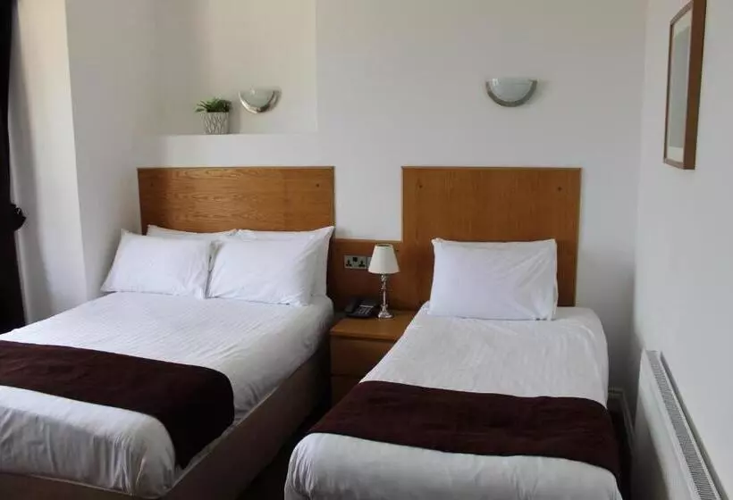 Triple Room Sea View, Four Saints Brig Y Don