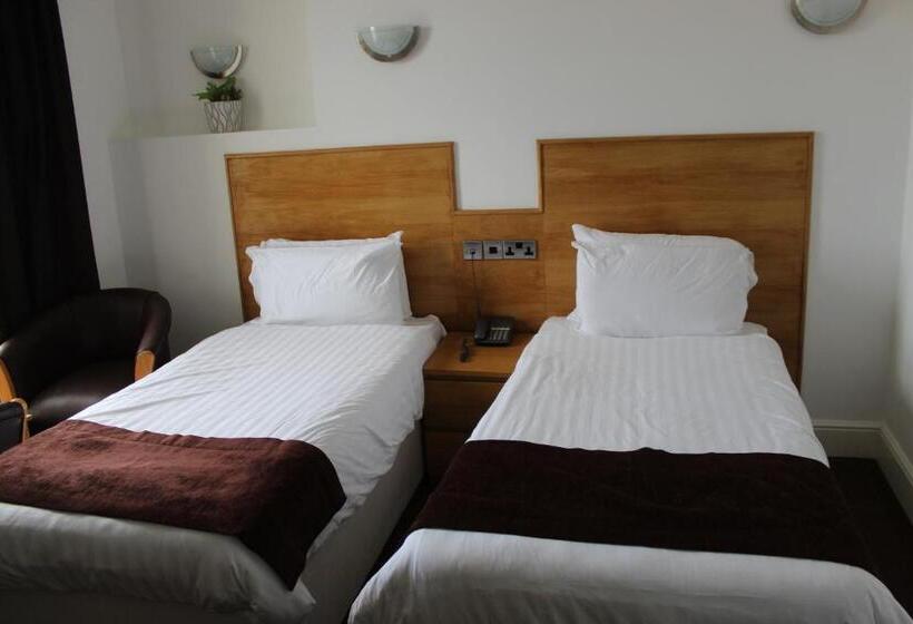 Triple Room Sea View, Four Saints Brig Y Don