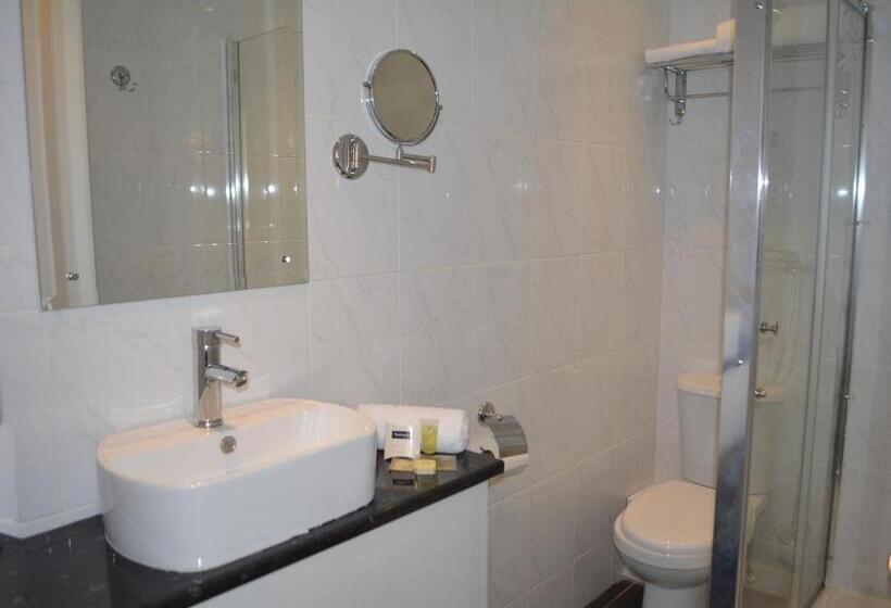 חדר סטנדרט לשלושה, Four Saints Brig Y Don