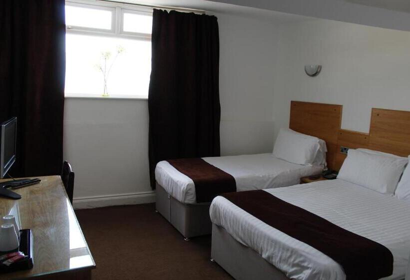 חדר סטנדרט לשלושה, Four Saints Brig Y Don