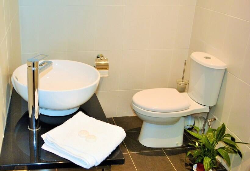 Triple Room Sea View, Four Saints Brig Y Don