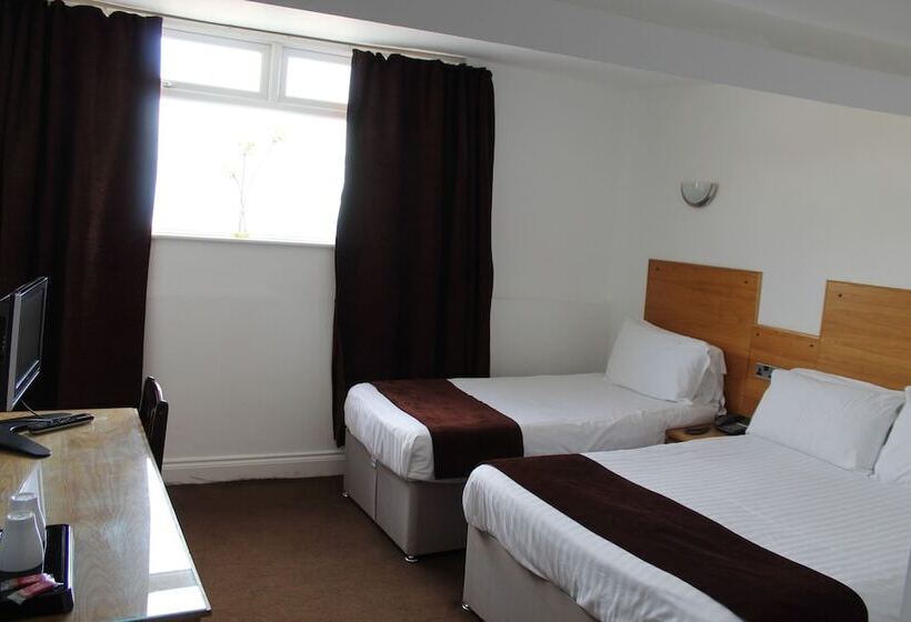 Triple Room Sea View, Four Saints Brig Y Don