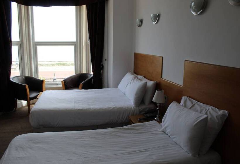 Triple Room Sea View, Four Saints Brig Y Don