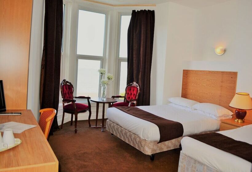 Triple Room Sea View, Four Saints Brig Y Don