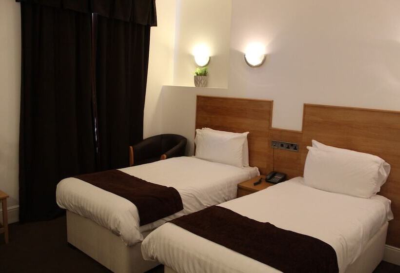 חדר סטנדרט לשלושה, Four Saints Brig Y Don