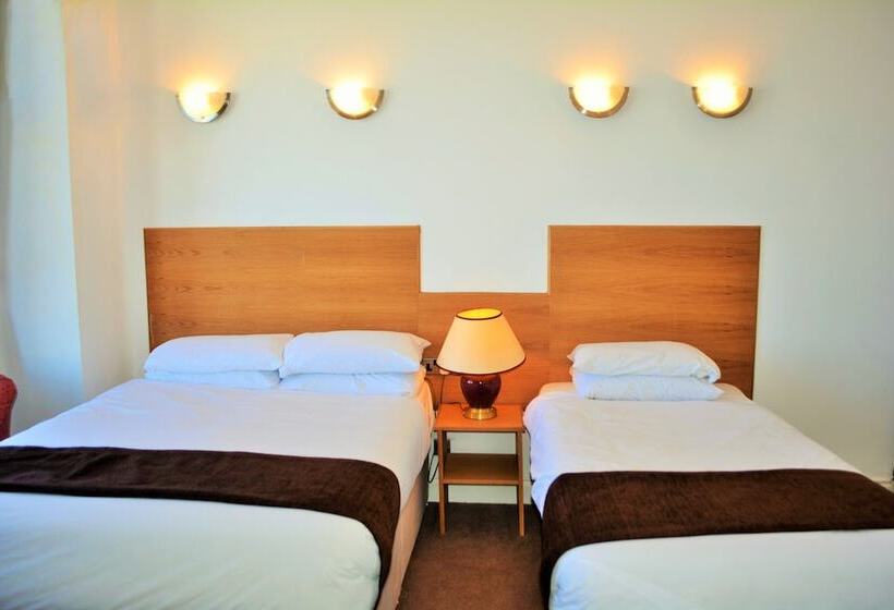 חדר סטנדרט לשלושה, Four Saints Brig Y Don