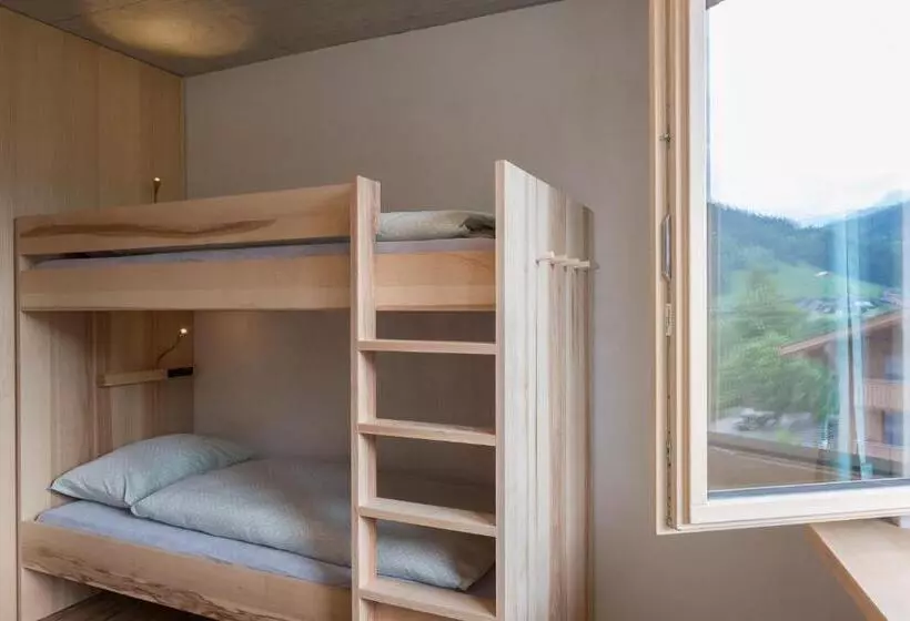 バス共有のスタンダードルーム, Saanen Gstaad Youth Hostel