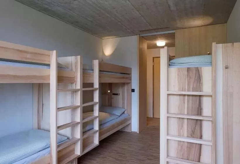 バス共有のスタンダードルーム, Saanen Gstaad Youth Hostel