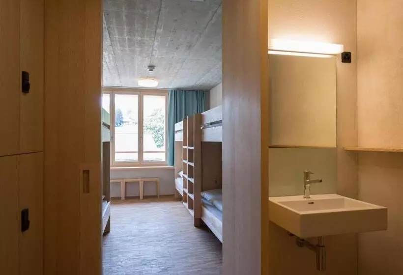 バス共有のスタンダードルーム, Saanen Gstaad Youth Hostel