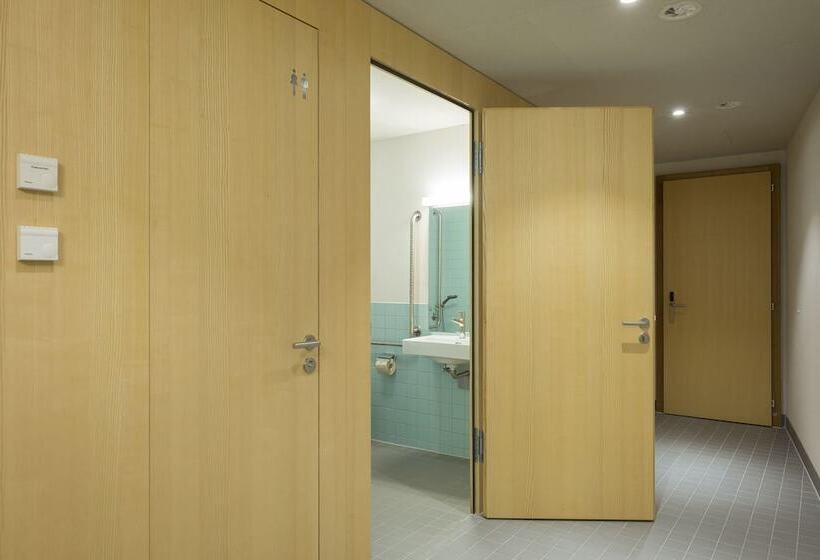 标准四人间共用浴室, Saanen Gstaad Youth Hostel