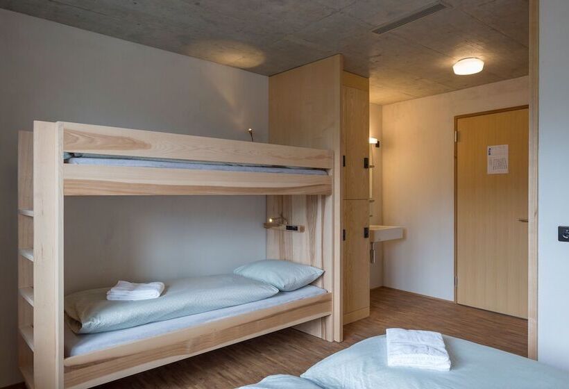 标准四人间共用浴室, Saanen Gstaad Youth Hostel