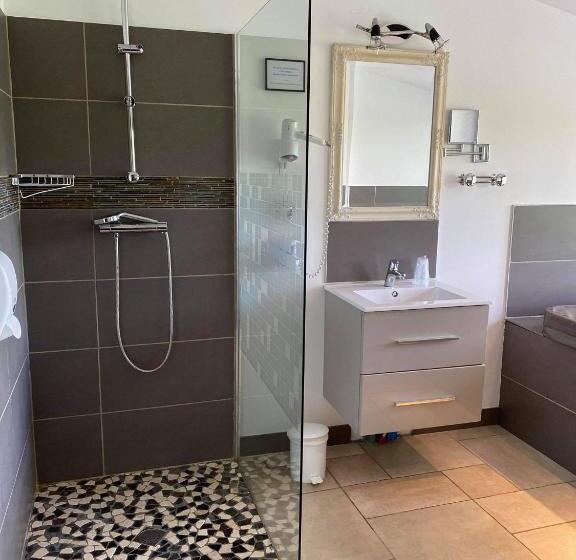 غرفة قياسية مزودة بجاكوزى, La Vinaigrerie Logis