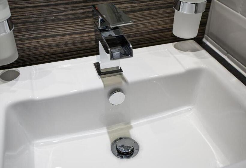 컴포트 룸, Mondo