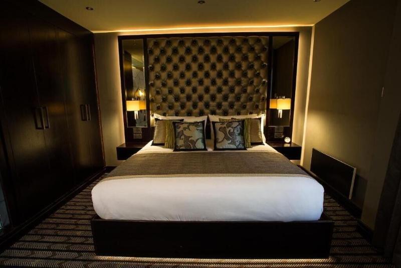 디럭스 스위트, Mondo