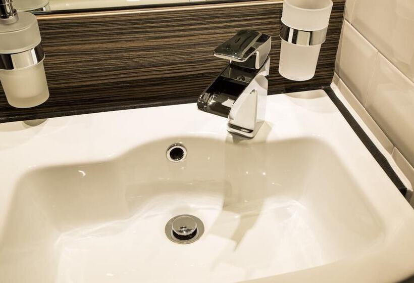 컴포트 룸, Mondo