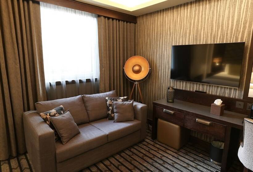 디럭스 스위트, Mondo